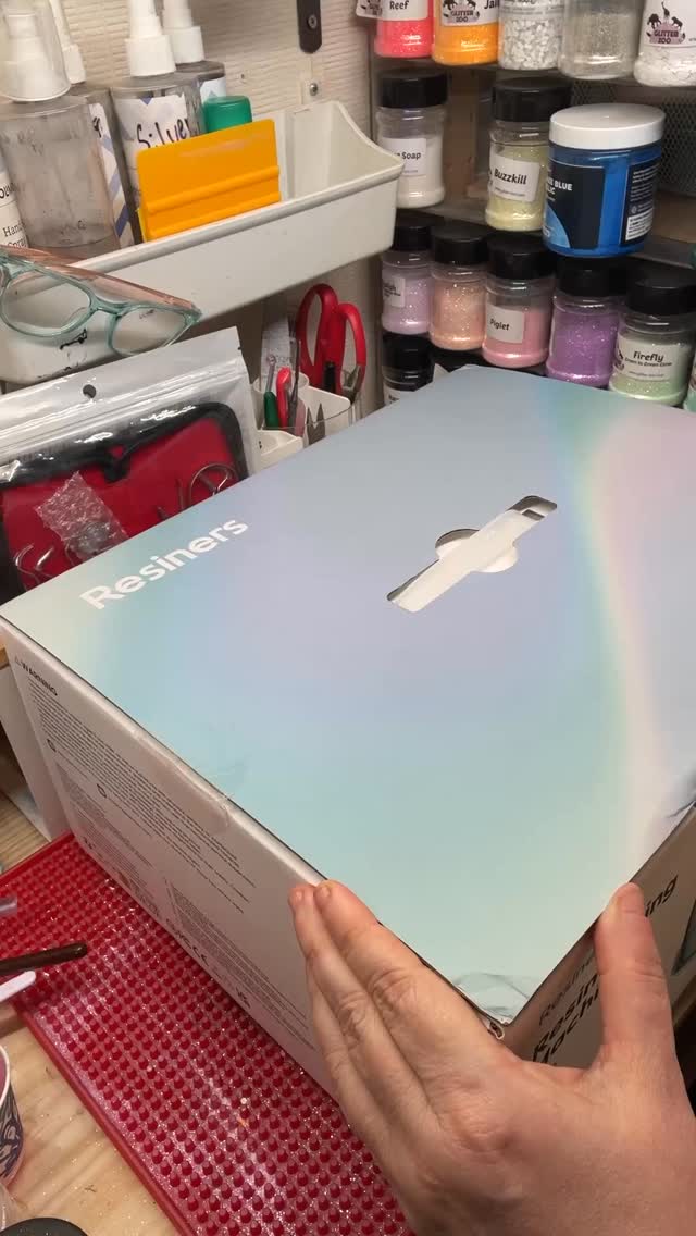UNBOXING this AMAZING 🤩 new machine that cures UV resin as well as EPOXY  in record time 💥💥💥

Thank you so much @resiners_official for all the amazing products that you send my way to play with. So fun 🥰🥰💕🫶

I love how fast I can create fun FALL decor 🍁🍂, HALLOWEEN 🎃 👻💀decorations, and CHRISTMAS 🎄🎅 ornaments 🎁-
-
This machine is a workhorse in my studio to help me process orders faster and helps protect my work and release bubbles 🫧 more easily from my pieces 💝

#resinaccessory #resinaccessories #resinmachine #unboxingtime #unboxing #unboxingreels #uvresin #resintutorial #epoxyresin