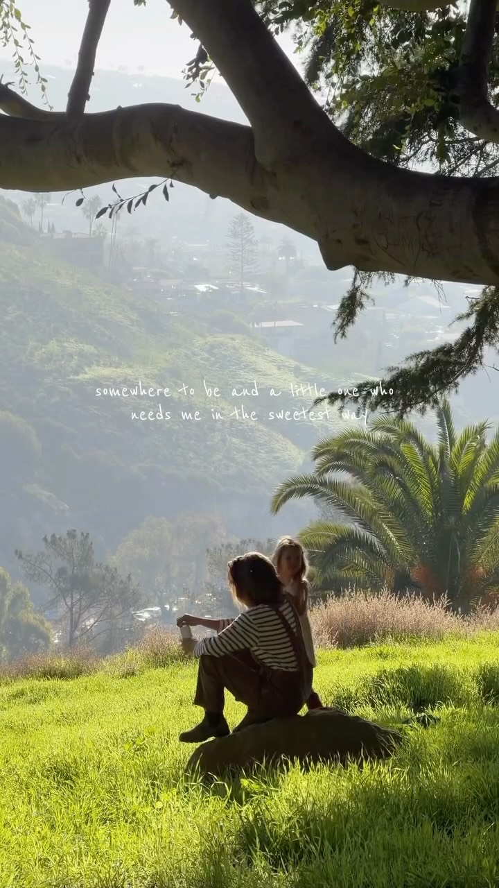 These days are full and tender and busy... and I’m learning to care for myself in the small ways that make everything feel lighter @drink.love has been my go-to lately— keeping me hydrated while I keep up with this season of motherhood. 🧡