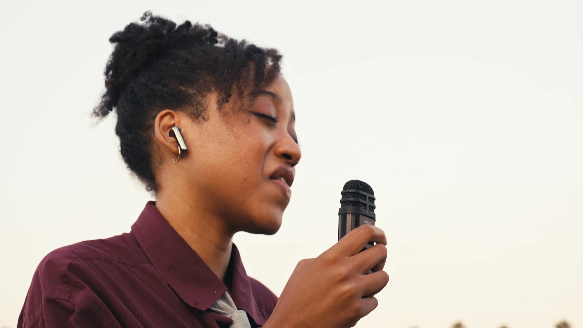 HISONG AirStudio S1: The pocket recording studio that integrates a wireless microphone, professional audio interface, and monitoring.