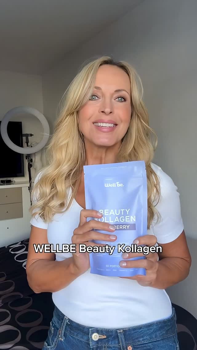 ✨Macht den GLOW Test✨
[Werbung/Ad]
.
Ich habe inzwischen schon etliche 
Kollagen-Produkte probiert, aber kein 
einziges hat mich überzeugt ➡️ bis ich 
das WELLBE Beauty Kollagen entdeckte.
.
Wusstet ihr, dass es unterschiedliche Kollagenarten gibt und jede eine eigene 
Aufgabe in Eurem Körper erfüllt: 
.
✨Typ 1: Verbessert Haut, Haare, Nägel 
✨Typ 2: Unterstützt Gelenke + Knorpel 
✨Typ 3: Unterstützt Muskeln + Gewebe 
.
Und genau diese 3 Typen vereint das 
WELLBE Beauty Kollagen.
.
Ich bin absolut begeistert - bereits nach 
3 Monaten täglicher Anwendung fühlt sich 
meine Haut praller an, meine Nägel härter 
und meine Gelenkschmerzen sind fast weg.
.
Probiert es einfach auch mal aus und macht 
es zu Eurem täglichen Wohlfühl-Ritual 🧘‍♀️ 
.
1 Esslöffel am Tag für Euer Strahlen ✨
.
Startet jetzt Eure 30-Tage-Challenge ➡️ ➡️ 
Ihr werdet begeistert sein 👌🔝
.
@wellbe.de 
.
#werbung
#collagendrink
#skinglow
#beautycare
#naturalglow