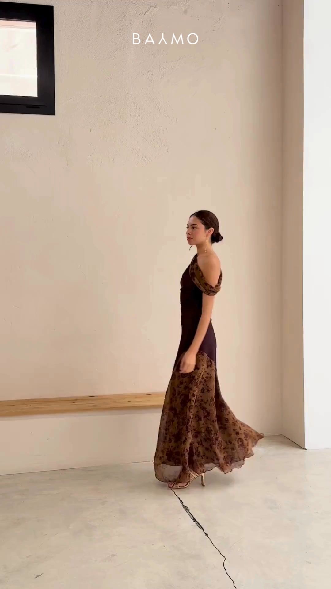 Explore the season's most captivating dresses for your most memorable occasions. Crafted with impeccable attention to detail.

Free shipping on all international orders above €120