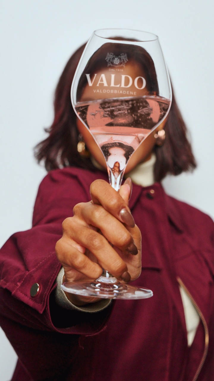 One click to freeze the moment.
One gesture to prepare yourself.
One glass to begin.

VALDO Paradise Rosé accompanies every moment you choose to live.

#Valdo #YourUnfilteredMoment #Prosecco