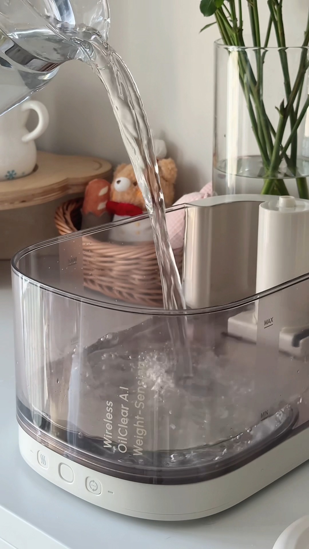 Hydrate on a whole new level.

Wireless weight-sensing tracks each sip, while UV sterilization and whisper-quiet flow keep water fresh and safe, and inviting — all day, every day. Designed to blend seamlessly into your home, and effortlessly into your routine.

Pure, human-grade filtration in every drop.

#petsnowy #hydration #wirelesswaterfounatin #waterfountain