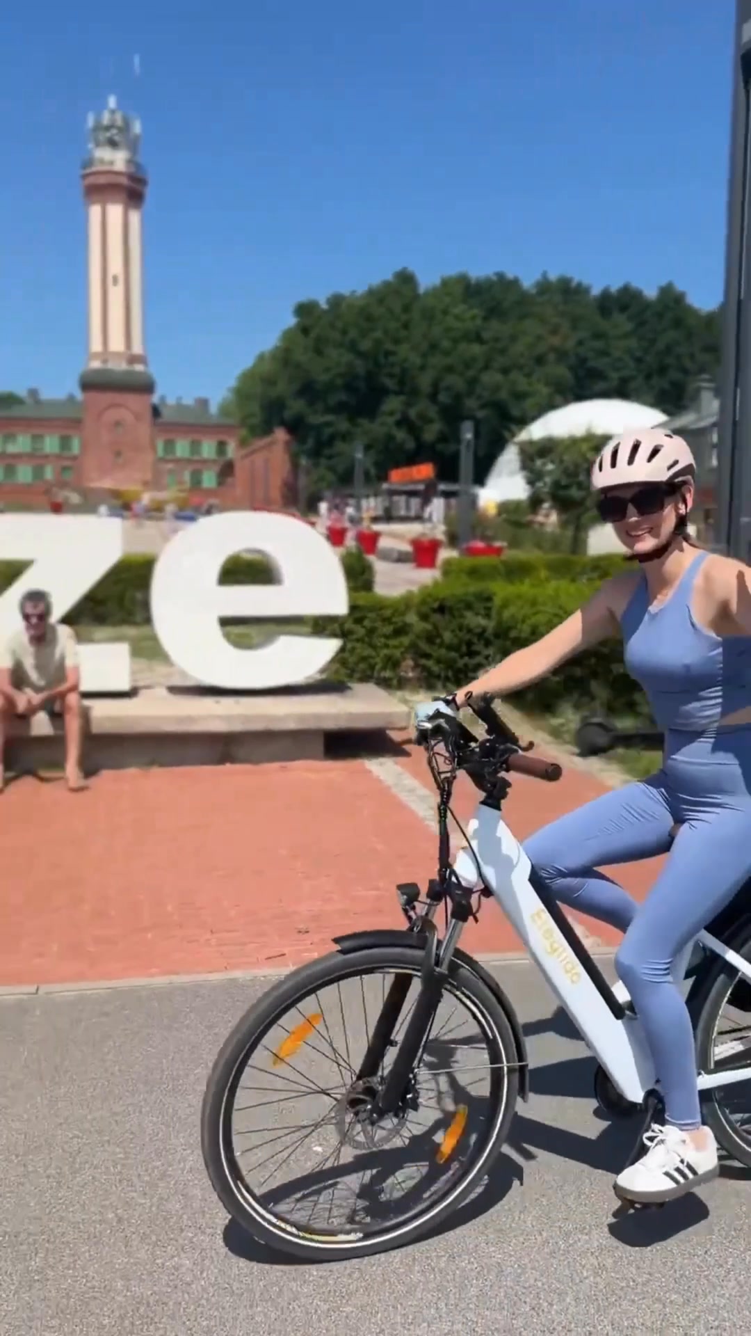 🚴 Eleglide T1 Step-Thru Quick Review: Effortless style, smooth rides for every journey.
✅ Want to know more about Eleglide? Follow us for the latest updates~

#EleglideT1 #StepThru #ElectricBike #FollowUs #RideEleglide