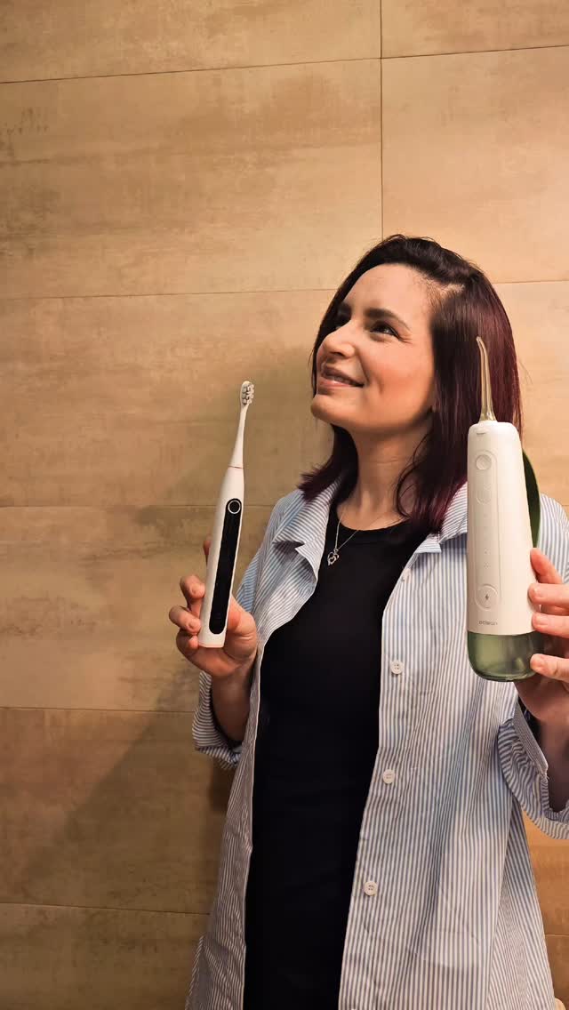 🦷✨ Mi rutina diaria de higiene bucal: cepillo + irrigador = sonrisa saludable.

🪥  Me siento increible, notas un frescor y diferencia en tu boca.

 🪥 Practico, no tener que preocuparte de estar cargando los cepillos, por la gran duración que tienen. 

🪥Uno de los aspectos que más me ha impresionado es la flexibilidad de sus cepillos sonicos, adaptándose perfectamente a la forma de las encías, lo que garantiza una limpieza profunda sin miedo a dañarlas.

🪥Además, son ideales para mantener una higiene bucal básica de calidad, cuidando tanto de tus dientes como de tus encías de manera suave pero eficaz.

 🪥Cuidar de mi boca es un acto de amor propio 

https://es.oclean.com/

📍Puedes encontrar los productos de @ocleaneurope en:

▪️El Corte Inglés
▪️Alcampo
▪️Clarel

#OcleanSmileCheck #DiaMundialDeLaSaludOral #WorldSmilingDay #HigieneOralInteligente #ComunidadOclean #OcleanEurope
 #SonrisaRadiante #HigieneBucal #AmorPropio