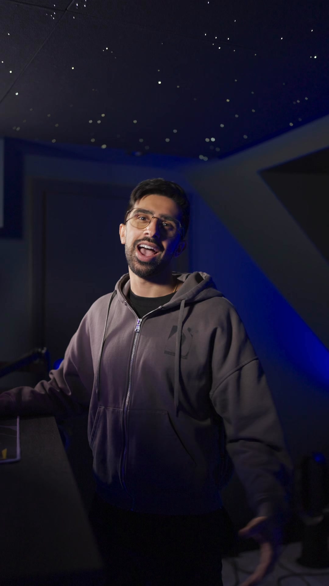 No risk designer quality shades.
Use code "FIRSTPAIR"