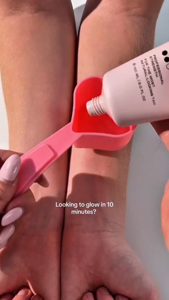 Ready to glow in 10 minutes, and transform in 24 hours. ✨ 

Watch the magic: Our 10 Minute Express Smoothing Body Mask goes on, rinses off in just 10 minutes, and keeps developing for your deepest, most natural color by tomorrow. 🤎