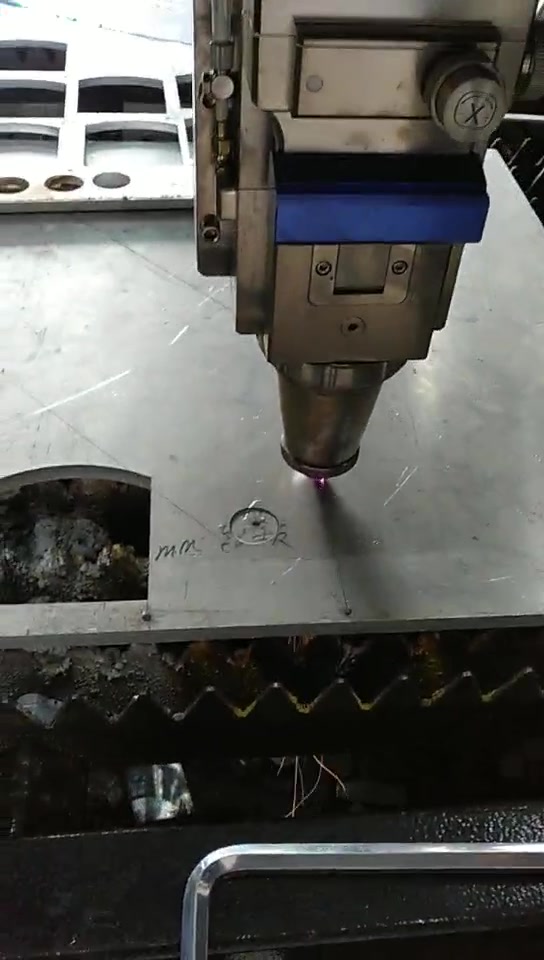 احصل على الدقة والسرعة مع جهاز القطع بالليزر Gweike 4000W!