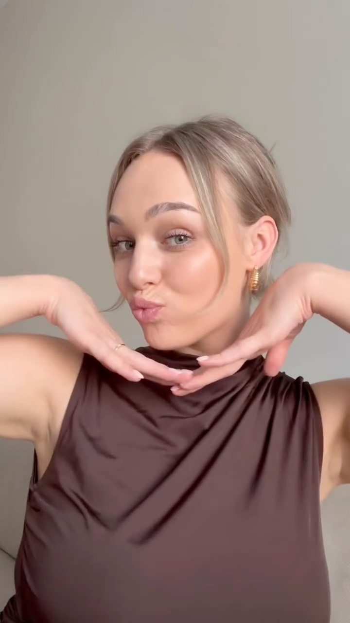 Never going back to other foundations 🤍 @merodacosmetics

I’ve been using Meroda’s Changing Foundation for years and I’m still obsessed. No more drama with finding the right shade, it blends perfectly into my skin tone every time. ✨ Lightweight, smooth & breathable! And the brush is so soft and such a must-have! 

‘DEMI20’ for 20% off! 

#merodacosmetics #minimalbeauty #changingfoundation | Advertisement for Meroda Cosmetics ®️