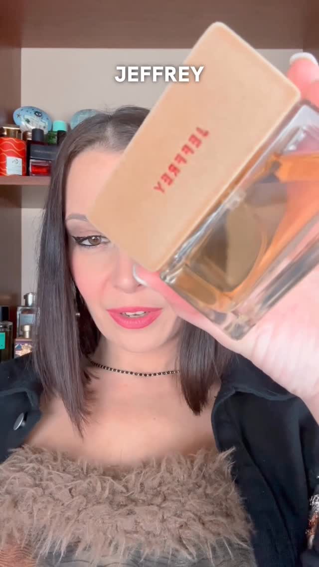 Jeffrey - Spiritica @_spiritica_ @nasodani_lanicchia 

Testa
Birra ghiacciata
Accordo popper
Arancia bianca
Lievito vivo
Aldeidi acide

Cuore
Moquette sporca
Garofano
Sangue coagulato
Sudore umano
Lama affilata

Piedi
Plastica fusa
Cantina umida
Ambra
Betulla
Vetiver

#rhosselixir #spiritica #freefortest #profumodinicchia #profumo
Song: if found x nøll - die 4 u (feat. damnboy!) [NCS Release] Music provided by NoCopyrightSounds Free Download/Stream: http://ncs.io/die4u Watch: http://youtu.be/