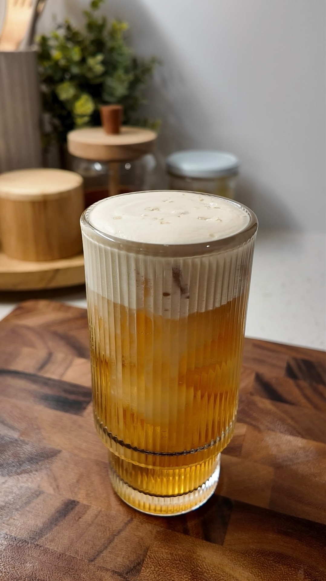 The duo you didn’t know you needed: Iced Green Tea meets a Salted Aged Earl Grey cream top. 🍵☁️

The Earl Grey Syrup:
- 1 cup water
- 4 Numi Aged Earl Grey tea bags
- 1 cup sugar

The Salted Cream Top:
- 3 tbsp heavy cream
- 2 tbsp milk
- 1 tbsp of that Earl Grey syrup
- A pinch of sea salt

Froth until thick and pour over iced Numi green tea. It’s a literal dream in a glass. ☁️

•••

#NumiTea #GreenTea #EarlGrey #IcedTea #SaltedCream #ad #sponsored