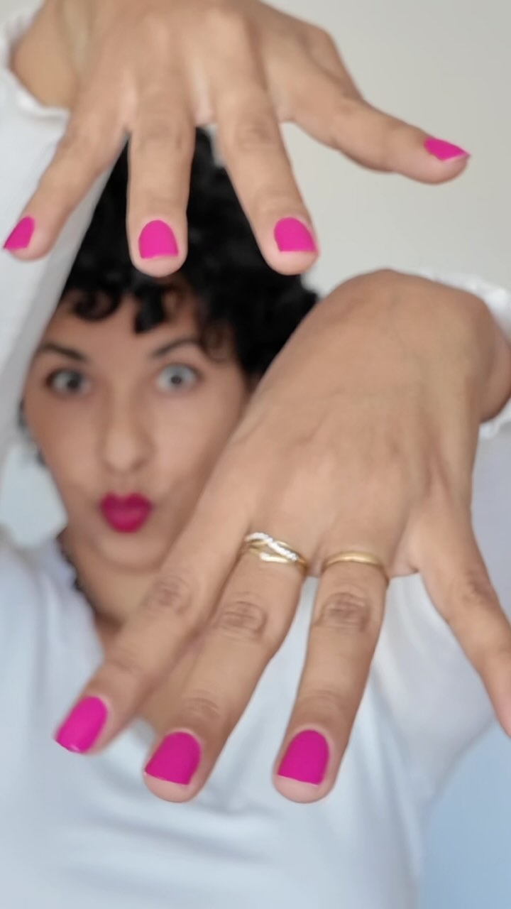 Avec le code MELANIE20, il y a -20% sur tout le shop! MÊME les produits déjà en promotion !
Pour vous lancer je vous conseille le Starter Set à 37e.
2 couleurs au choix, 1 lampe UV, 1 remower pen, 1 Top coat ! 

Ça fait des mois que je les utilise et que je vous en parle : zéro déception… si ce n’est que mes ongles poussent trop vite par rapport à la tenue !

Et si vous vous posiez la question: OUI, la dépose est aussi facile que la pose !

N’hésite pas si vous avez des questions, après plusieurs mois d’utilisation et plein de couleurs testées, je suis ca-lée !

GO ! 

#manucure #maniko #manikonails #tenue3semaines #pourdevrai #qualitesalon