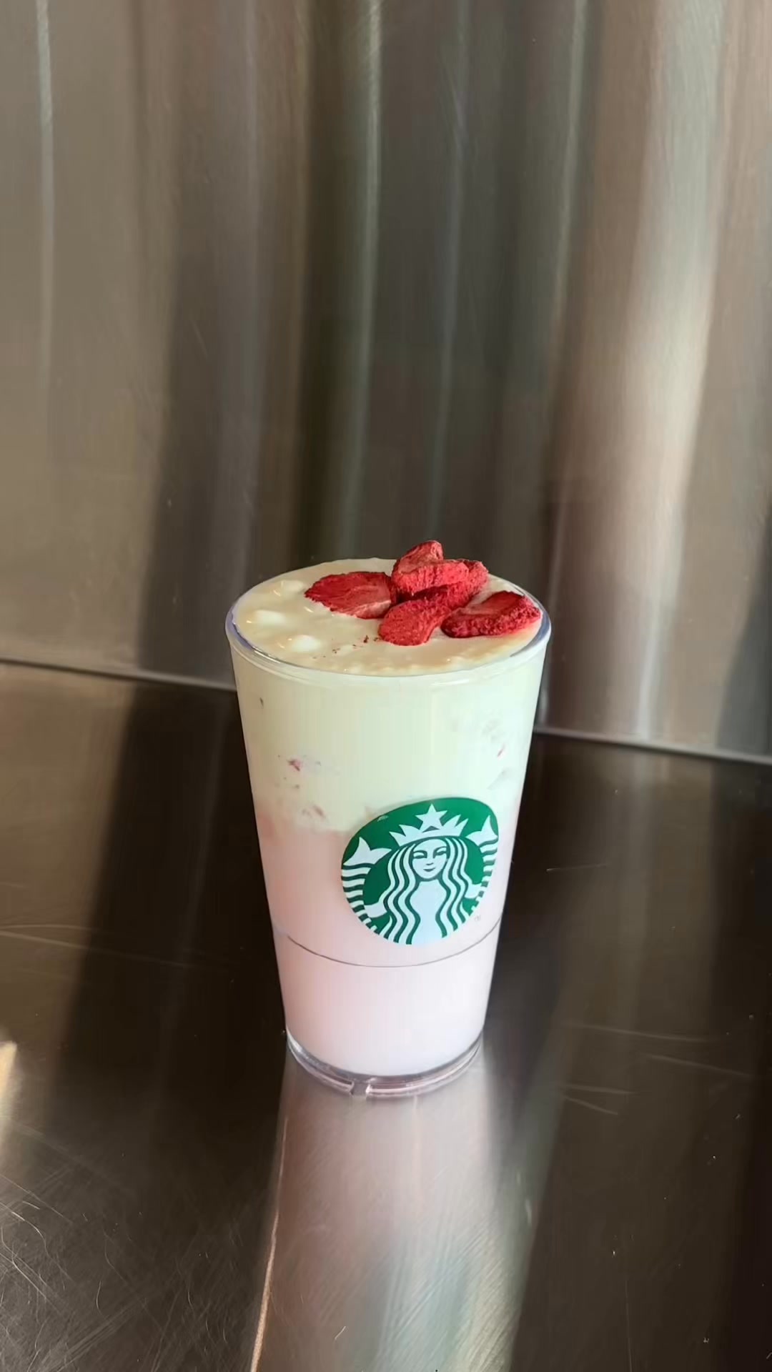 Valentine's Strawberry Cheesecake Drink. 💘

Enjoy it with a loved one this Valentine's Day.