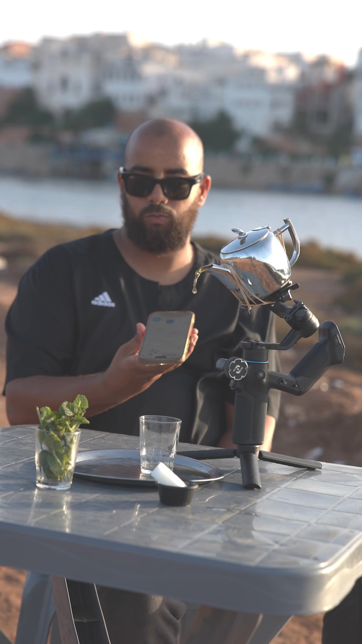 Pouring tea with an AI-tracking gimbal—challenge accepted. 👌👀👏Cheers, and wishing you all a happy weekend!🥂

Video created by: @iamzayadae 

#feiyutech #feiyugimbal #weekendmood