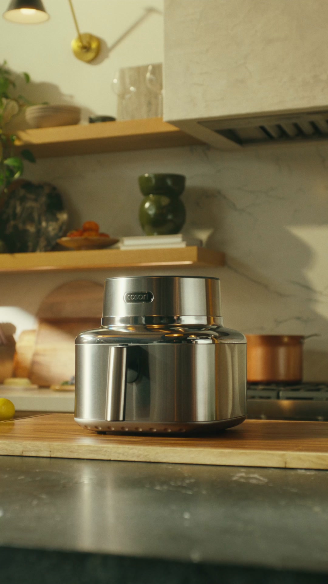 Stainless steel structure. PFAS-free ceramic coating. Chef-level results. Iconic makes cooking professional grade dishes possible every day.