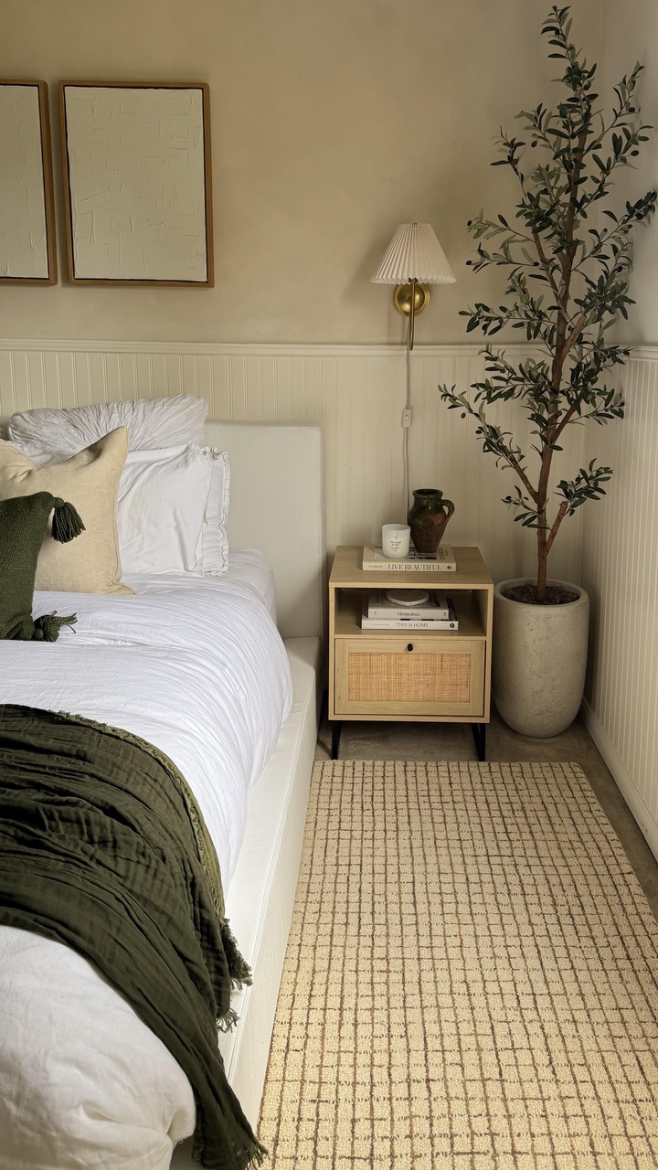 ok but why did I wait so long to upgrade my bed frame?? It completely elevated the whole room 🛌✨ @softframedesigns 
•
•
•
•
•
•
•
• #bedroomideas #bedroomrefresh #bedroommakeover #minimalistbedroom #neutralbedroom #softframedesigns #interiorideas #bedroomstyle #bedroominspiration