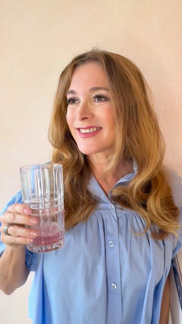 Inner Glow 

🌸 ✨ 🌸

Mehr Glow beginnt von innen! ✨ 

Seit Wellbe Beauty Kollagen Teil meiner Routine ist, fühle ich mich wacher, ausgeglichener und meine Haut wirkt viel frischer.

@wellbe.de

Werbung
#beautyroutine #kollagen #glowvoninnen #selfcaredeutschland #hautpflegevoninnen

Kollagen Routine, Haut von innen stärken, Beauty Supplement, Glow von innen, tägliches Wohlbefinden