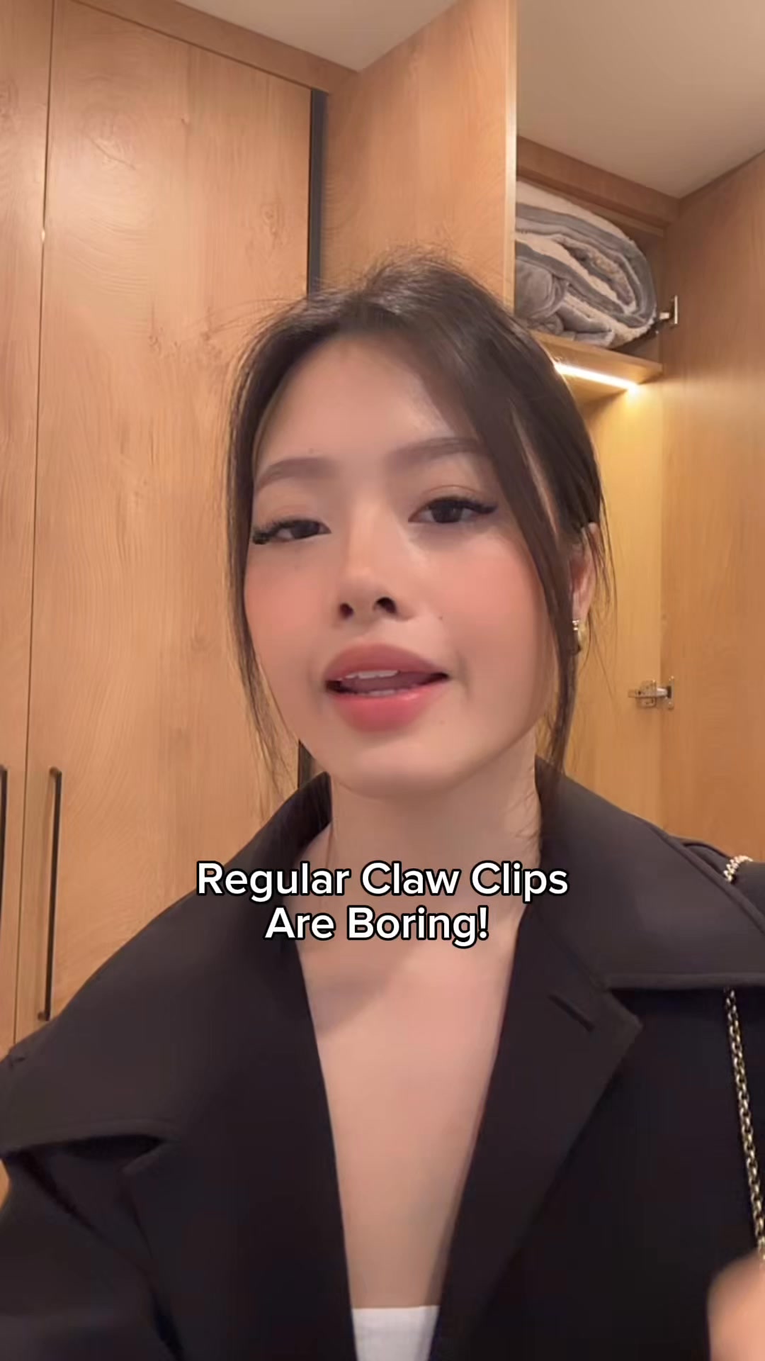 Tired of wearing the same hairstyle every single day? Regular clips don't help — they're plain, boring, and do nothing for your look. It's time for a change. Rose clips are the perfect accessory upgrade to dress up or down!