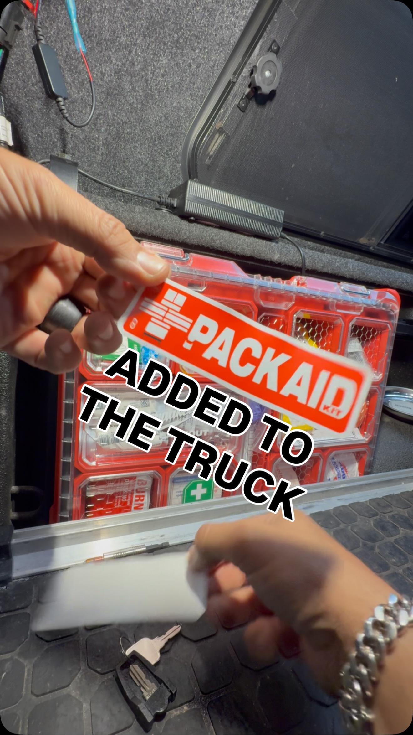 More Packout coming to this bed…Firstaid ⛑️kit first 
-
Really liking the options this @integraltruck system offers. Swapped the 1/2 plate for a full so  I could add a fist aid kit. Going to add 3 more full plates to the “dead” space in the other corners for more options. Stay tuned.