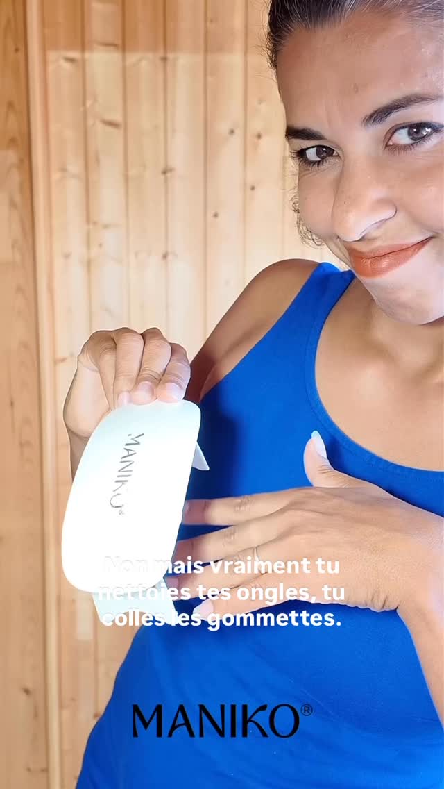 ❤️ -10% avec le code MELANIE ❤️

Je choisis mes partenariats uniquement quand je suis satisfaite du produit!

Et je peux vous dire que Maniko, je n’ai plus aucun doute ni sur la qualité, ni sur le côté pratique :)

La promesse de 3 semaines est toujours au rendez vous! En général je les change avant car la repousse devient trop visible :)

Paillettes, nude, French… il y en a pour tous les goûts!

Le starter kit est idéal car vous aurez la petite lampe UV et plusieurs couleurs 🤩!
La lampe est ultra transportable, et avec ses pieds repliables elle se glisse facilement dans une valise ;)

Satisfaite ou remboursée alors… pourquoi hésiter ? Foncez 🙌✨