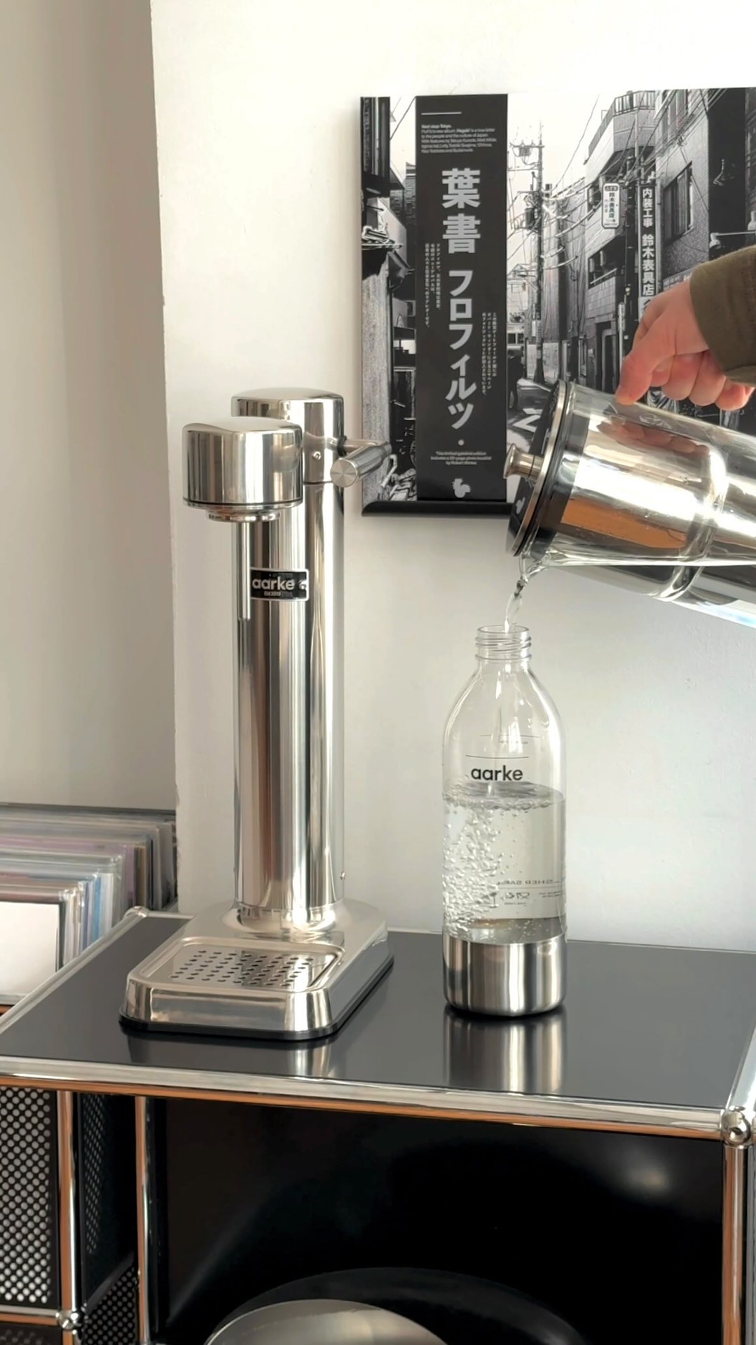 AD - There’s something so satisfying about the simplicity and design of the @aarke Carbonator 3. I’ve always loved products that combine functionality with timeless aesthetics and this one truly elevates the everyday. Crafted from stainless steel, it not only looks great on the counter but also makes sparkling water effortlessly💧

#aarke #carbonator