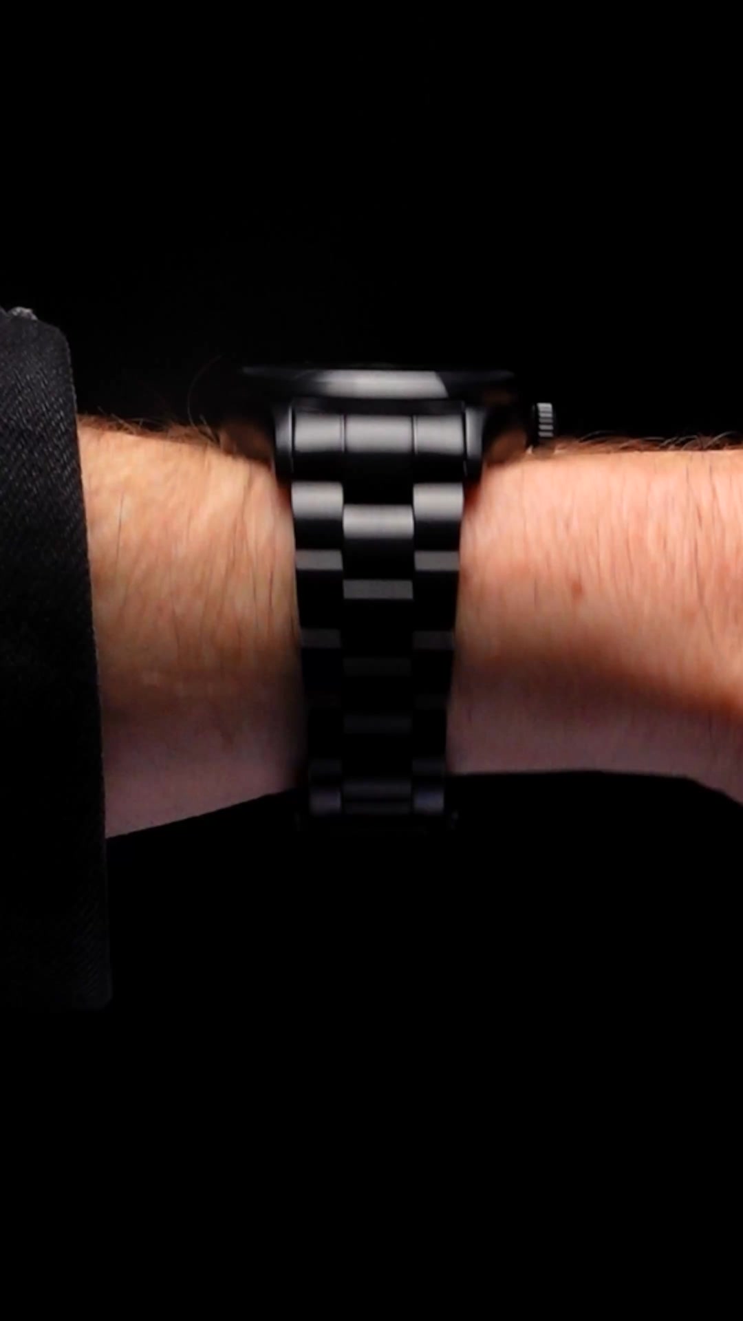 The C5 Tactical Field Solar is a purpose‑built field watch that blends military heritage with modern tech. Powered by a solar movement that stores up to six months of power after just hours of light, this 40 mm USA‑assembled timepiece features a scratch‑resistant sapphire crystal, locking screw‑down crown, and bold Super‑LumiNova for exceptional low‑light legibility.
Inspired by classic A‑11 field watches worn in WWII, the C5 Tactical delivers perpetual timekeeping, rugged 10 ATM durability, and everyday versatility.