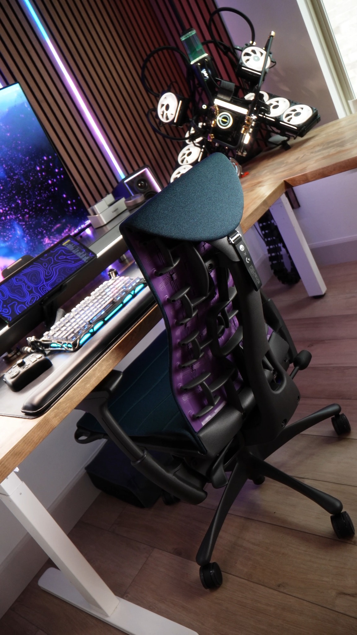 Unboxing the new Herman Miller Embody Gaming Chair – NOVA Colorway.

This isn’t just a chair, it’s an ergonomic masterpiece built for long sessions, whether you’re gaming or editing for hours. In this video, we’ll take a closer look at the design details, materials, and comfort upgrades that make the NOVA Embody Gaming Chair stand out from the classic model. If you’re into clean setups, premium ergonomics, and long-term comfort, this one’s worth checking out.

💬 What’s your current chair setup? Drop it in the comments below.

#ad #HMGPartner #HermanMiller #HermanMillerEmbody #EmbodyGamingChair #GamingChair #DeskSetup