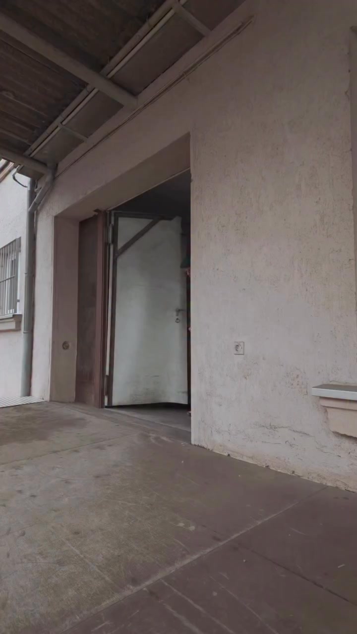 Weniger Lärm. Mehr Stil.
Ein Look, der nicht schreit – sondern bleibt.
Details, Stoffe, Haltung. Genau dafür liebe ich das 
#reels #instareels #reelsinstagram #fashionreels #mensfashion #ootdmen #gentlemanstyle #classicmenswear #heritagewear #quietluxury #slowfashionmen #menswearinspo