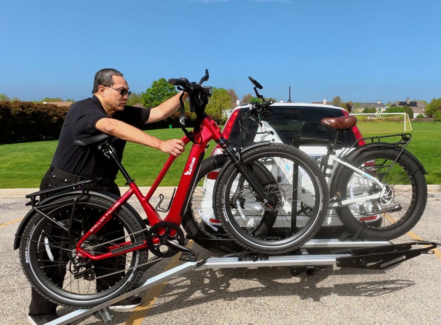 Secure, Foldable & Built for E-Bikes – The Best Rack for Step-Through & Fat Tire Bikes 🚴‍♀️
