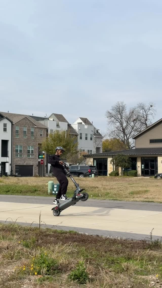 I added a new fun toy to my tech collection! The @hiboyofficial TITAN ELECTRIC SCOOTER. 🛴 it’s perfect for days where I want to just cruise around the city or even if I have to commute downtown for a meeting etc. it’s a huge upgrade from the scooters we had as kids. Hit the link in my bio to check it out! #electricscooters