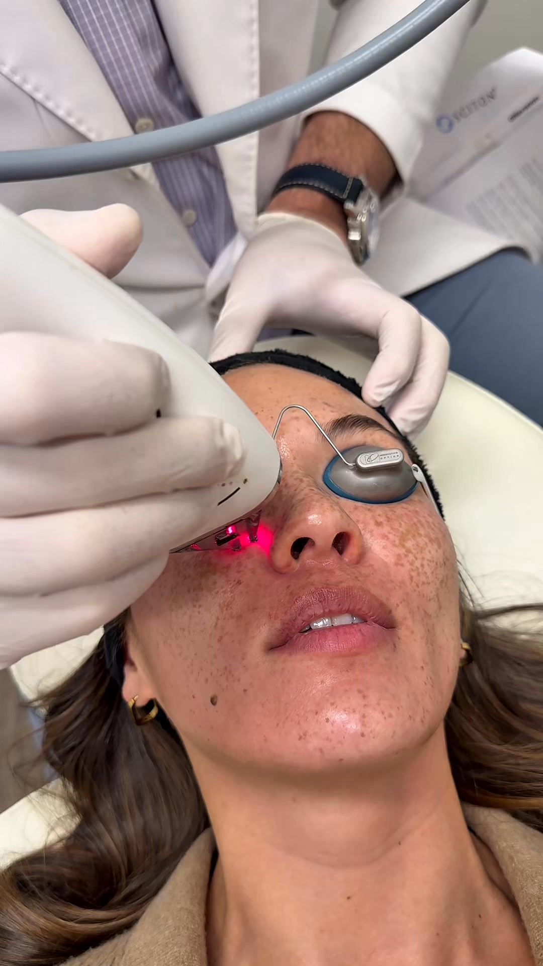 What a skincare-supported laser treatment looks like! No makeup, no filter, just science and @alastinskincare. ALASTIN Skincare products are specifically designed to support the skin before and after cosmetic treatments and visibly enhance results.
I prepped for my treatment with their Regenerative Skin Nectar, then followed up with the Soothe + Protect Recovery Balm — an absolute must after a laser procedure. I also fell in love with their HydraTint SPF!
Thank you @drtkeaney for your guidance throughout the process. Learn more at alastin.com!
#Ad #ALASTINSkincare