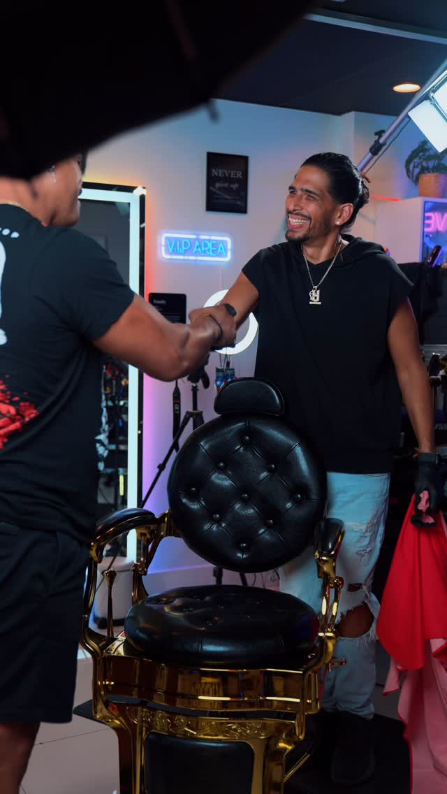 Silla Nueva⚡️Usen Código “YandyBlendz” para un descuento de 10% para todos los productos de @artisthandbeauty en artisthandbeauty.com 

#barber #barbero #barbers #barbershop #barberia #barberchair