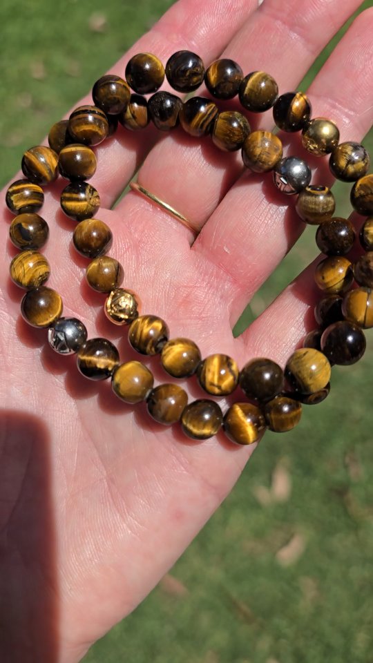 🔥 Bracelet SALE is live 🔥

Shop our natural crystal bracelets and score a FREE Tiger Eye & Howlite bracelet when you spend $120+ 🐯✨
Tiger Eye believed to support confidence, strength, and grounded energy — perfect for everyday wear.

Limited time. Don’t miss it.

#lucyfox #braceletsale #tigereye #crystalbracelet #freebracelet #australianbrand #crystalenergy