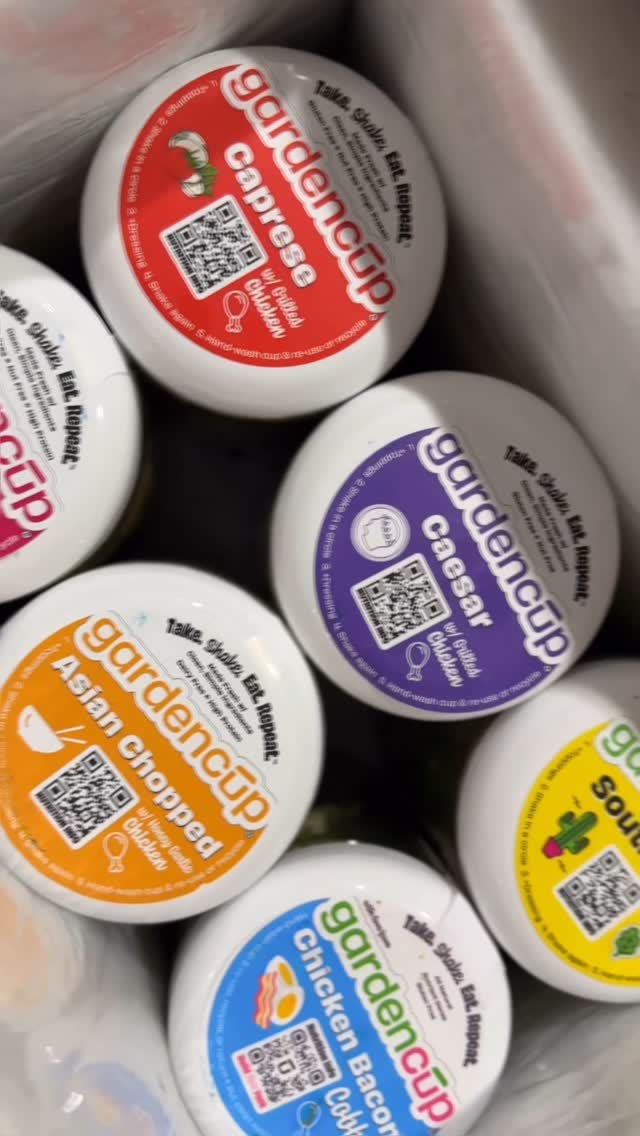 I LOVE IT! 🥗 #giftedbygardencup 

Seriously, though, I’ve been living on these @gardencuplife salads this week and feel so much better! Nothing can beat fresh food packed with protein!

#mom #momlunch #gardencuplife #saladinajar #subscriptionbox #heathyeating #postpartumweightloss