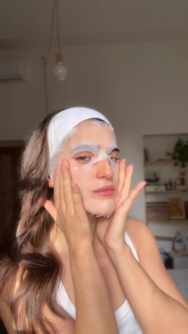 Quando la pelle chiede un nutrimento intenso, scegli la Longevity Mask ✨
Un trattamento ricco e rigenerante che rimpolpa, leviga e restituisce comfort immediato. Perfetta anche per un trattamento d’urto quando la pelle appare spenta, stressata o ha bisogno di un boost extra di idratazione!

#LuceBeauty #LongevityMask #skincare #nad