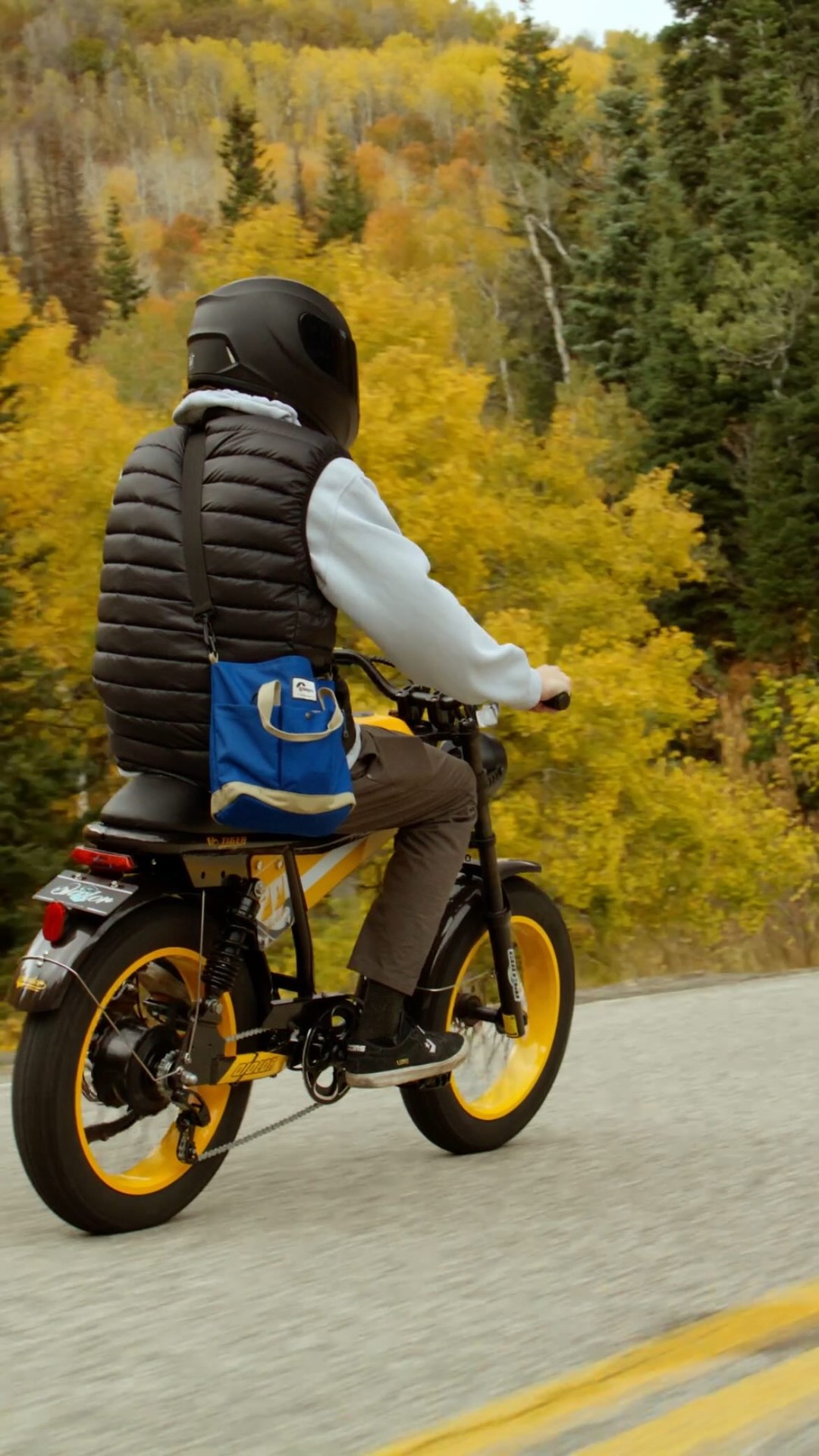 Stable on climbs. Smooth on descents.
Qiolor RE is built for real outdoor riding 🌄⚡

📸: @thedonfilms
#qiolor #ebike #vintage #electricbike #bikelife #vibe #mountainrides #explorefreely #ebikelife #natureescape
