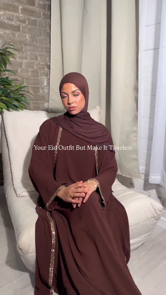 No trends that expire.
Just elegant pieces you’ll wear again and again ✨
🚚 Free UK shipping over £35 | Free US shipping over $150