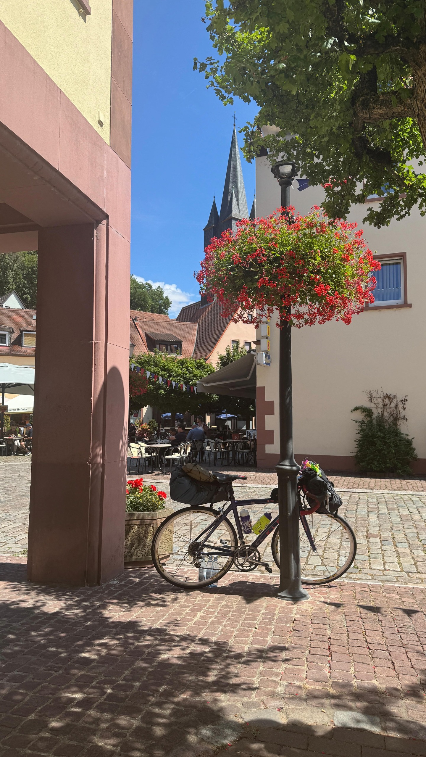Wettertechnisch hatte ich bei meiner Deutschland-Radtour sehr viel Glück und bin fast immer trocken geblieben.🌞

Anzeige | Obwohl… da steckt nicht nur Glück dahinter. Mein treuer Begleiter und Berater war die kostenlose @wetteronline App. Ich finde den WetterRadar extrem praktisch. Man kann immer wieder nachsehen, ob und wann es regnen soll - sogar auf die Uhrzeit genau.🤝
