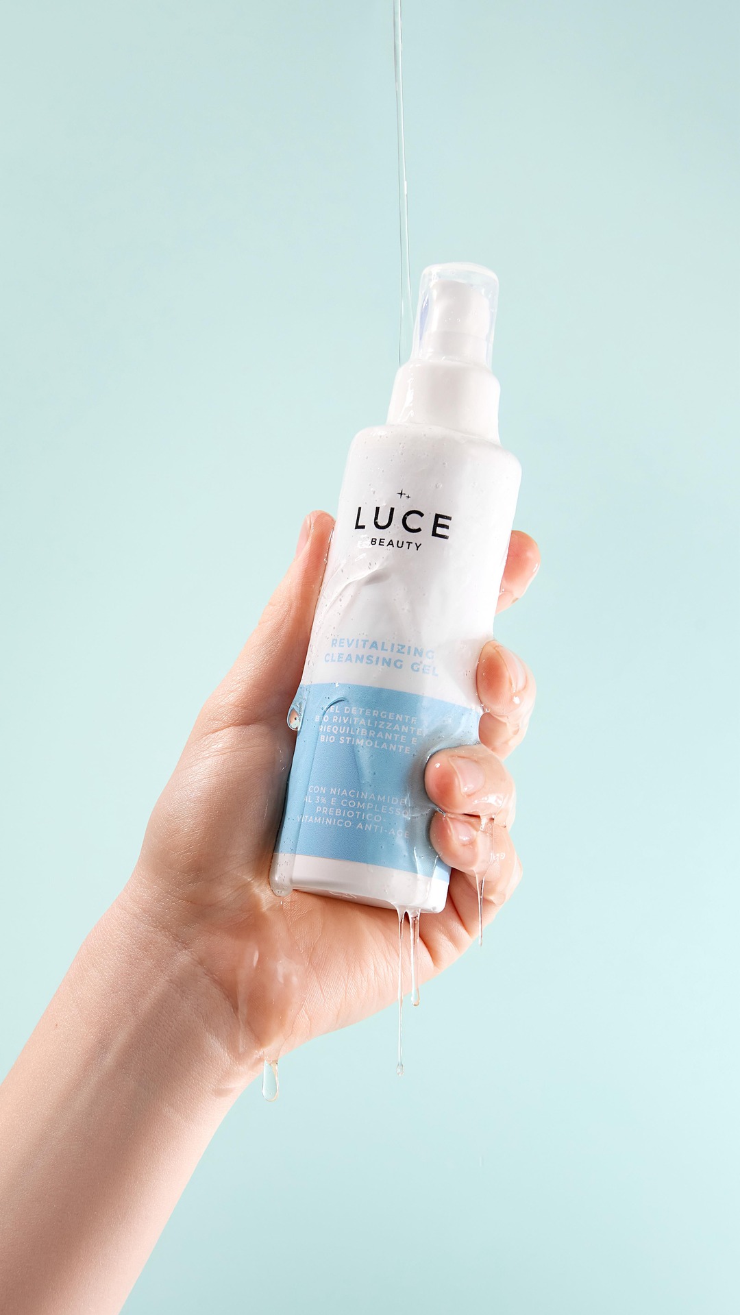 Il primo gesto che cambia tutto ✨

Il Revitalizing Cleansing Gel non è solo un detergente: è un trattamento pro-longevity che deterge, riequilibra e rivitalizza la pelle già dal primo step.

Con Niacinamide, Prebiotici e Complesso Vitaminico: rimuove impurità, smog e residui ossidativi, rispettando la barriera cutanea e migliorando la qualità della pelle.

A contatto con l’acqua si trasforma in una morbida schiuma, lasciando la pelle fresca, luminosa e perfettamente equilibrata 🤍

#LuceBeauty #cleansinggel #cleansing #skincare