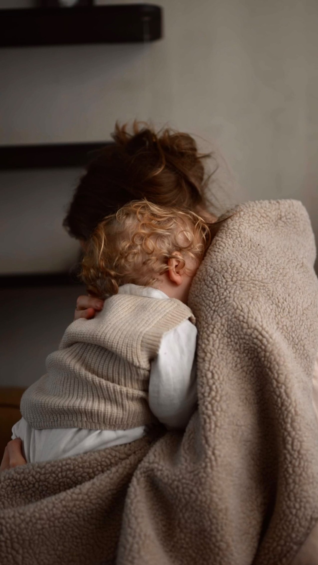 @mystoov ‘s Huge Hug brings infrared warmth to our quietest mornings. Just us, freshly showered and snuggled up with a book. A little calm in the chaos.

••
#mystoov #warmthyourway #familymoments #familysunday #familylife