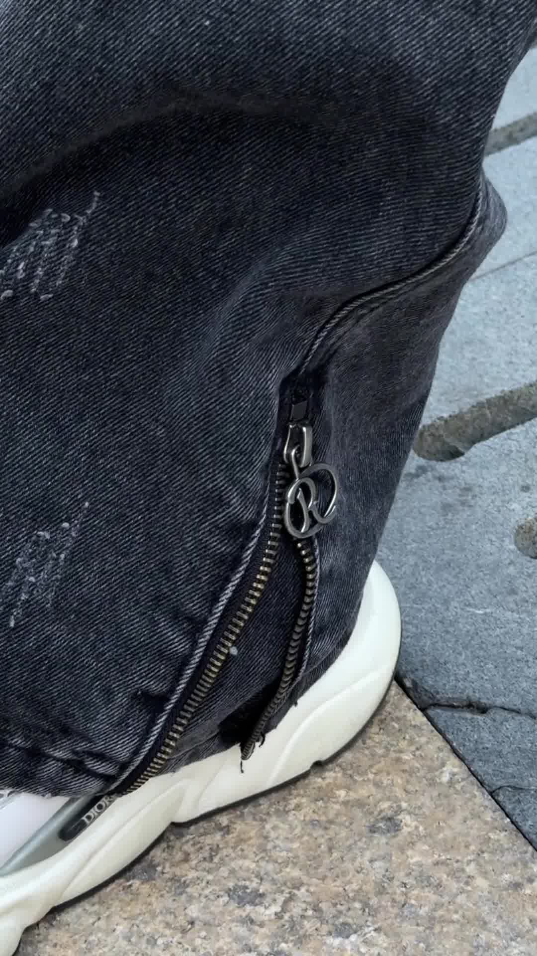 -32% sur notre jean flare avec le code : BONJOUR (stock limité)

- 100% coton épais (480GSM)
- Coupe flare & zip à la cheville
- Livraison Express 7 jours
- Satisfait ou remboursé

Commandez aujourd'hui et profitez d'un prix bas.