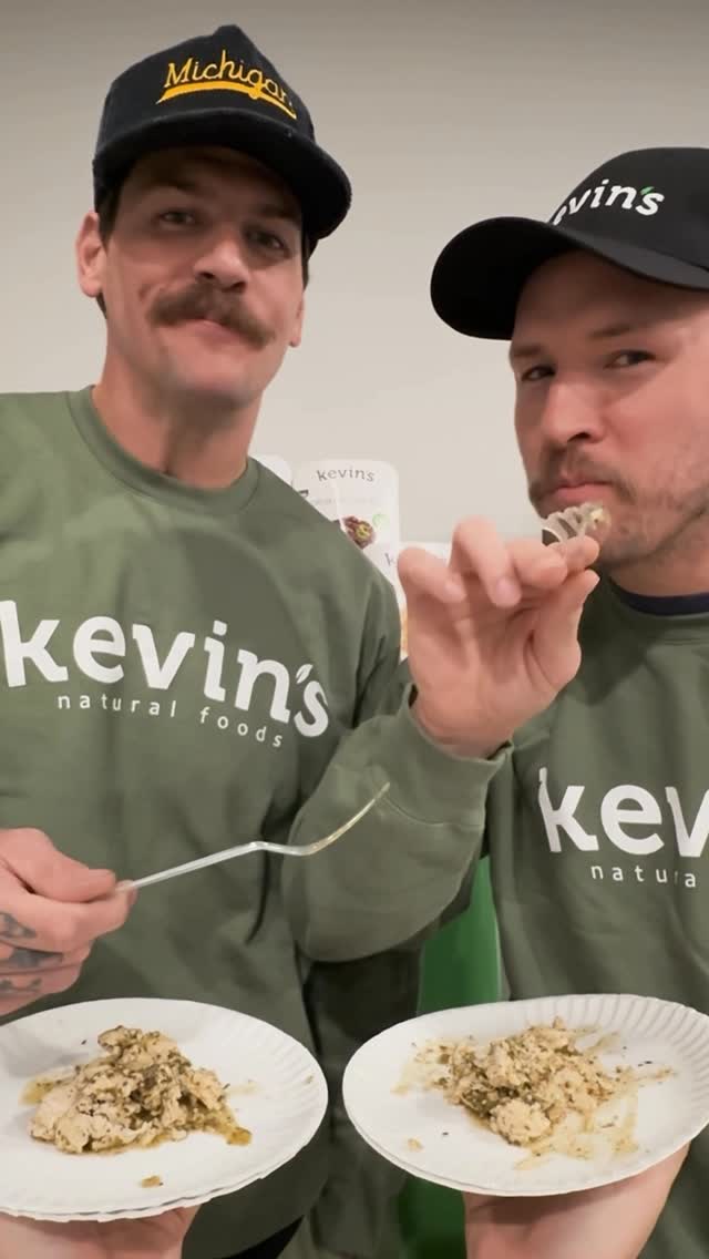 @kevins.natural.foods comes in clutch with our busy schedules with their meals ready in 5 minutes! P.S. Don’t sleep on the Cilantro Lime Chicken boys 👀