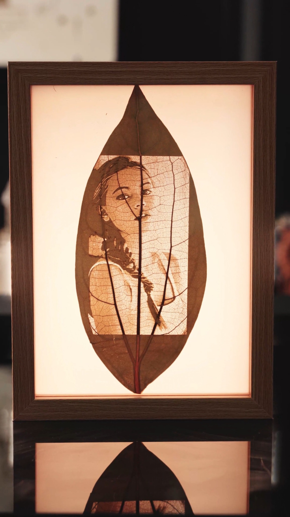 "Yes — that’s a real leaf 🍃"
Laser-engraved with AtomStack Hurricane. CO₂ precision, natural canvas.
💬 Would you try this? Tell us below!