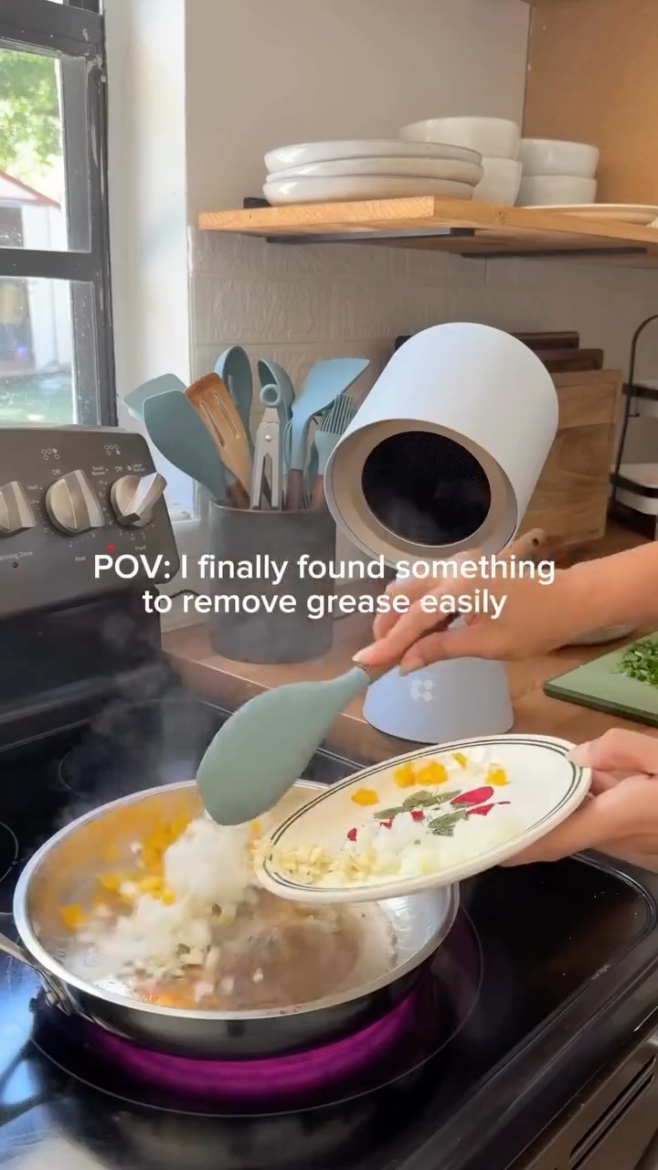 Love to cook but hate the lingering smells in your studio? 🍳💨 
Clear the air without sacrificing your counter space with Ciarra Hood To Go.

#ciarra #ciarraappliances #ciarrahoodtogo #hoodtogo