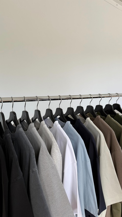 A segment from our YouTube during our Factory visit. 

Here Jake explains the updated silhouette for the 2025 Blank Tee block. 

Less of a dropped shoulder with longer sleeves to create a better overall shape. Slightly more cropped & the same thick neck rib that everyone loves. 

Worldwide release this Thursday/Friday ⏳
www.sweatscollective.com