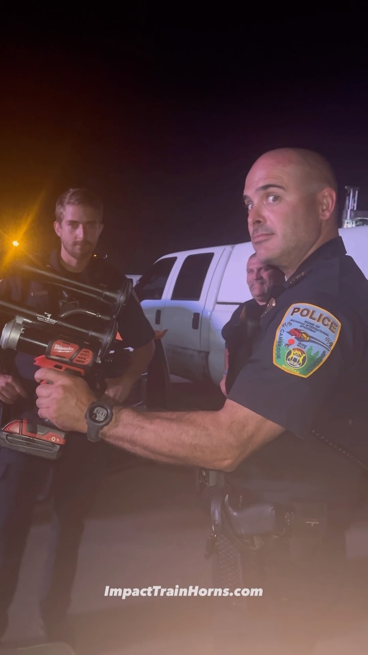 You might want an Impact Train Horn after watching this video! #impacttrainhorns #airhorn #funny #scary #airhorn #trainhorn #tools