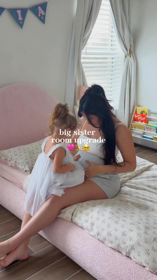 My toddler’s big sister room upgrade🤍SoftFrame Designs gifted us this bed frame and it’s been such a cozy transition into big sister mode! @softframedesigns 

#gifted #softframedesigns #kidsbedframe #toddlerroom #toddlerbed