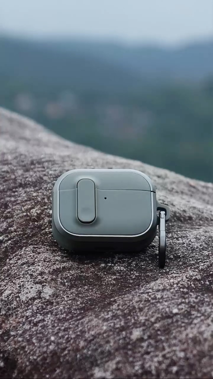 For every adventure, carry it bold. 🧗 The Odyssey Magnetic Closure AirPods Pro 3 Case keeps your AirPods safe and secure, no matter where the challenges take you.
Now available. 
#airpodspro3 #airpodscase #OdysseyAirPodsCase #MAGEASY