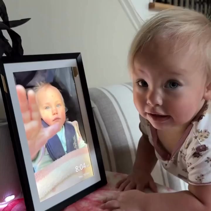 Innovative + Easy Digital Frame