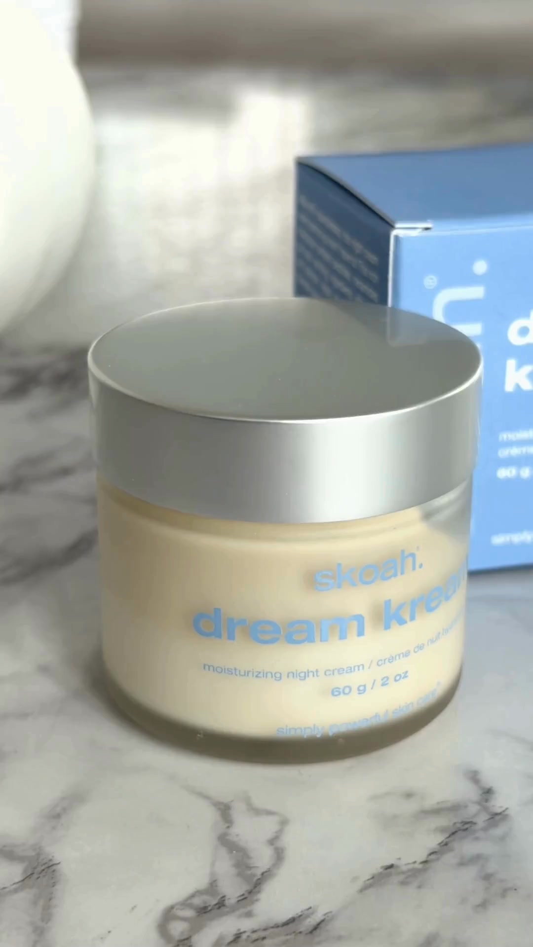 Calm, repair, and hydrate overnight.